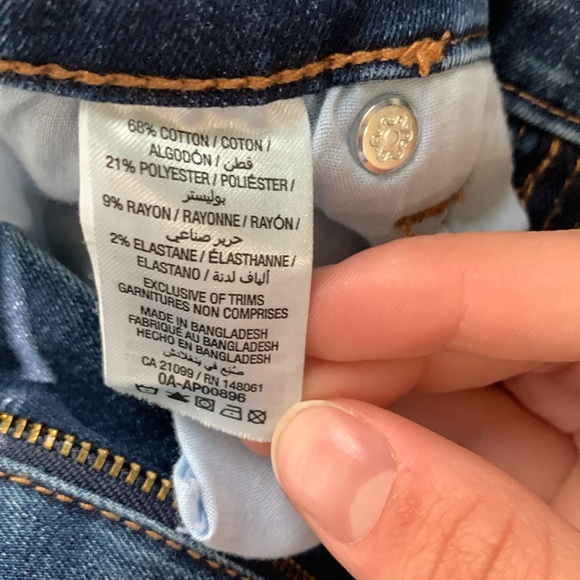 ARDENE EIGHTY-TWO MEDIUM/DARK WASH HIGH-RISE RIPPED JEANS - Picture 4 of 5